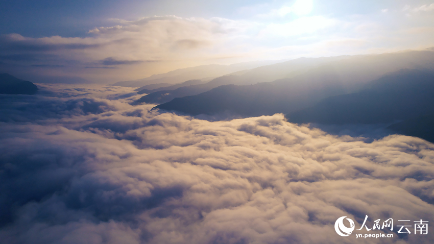 Spectacular sea of clouds in SW China's Yunnan Province