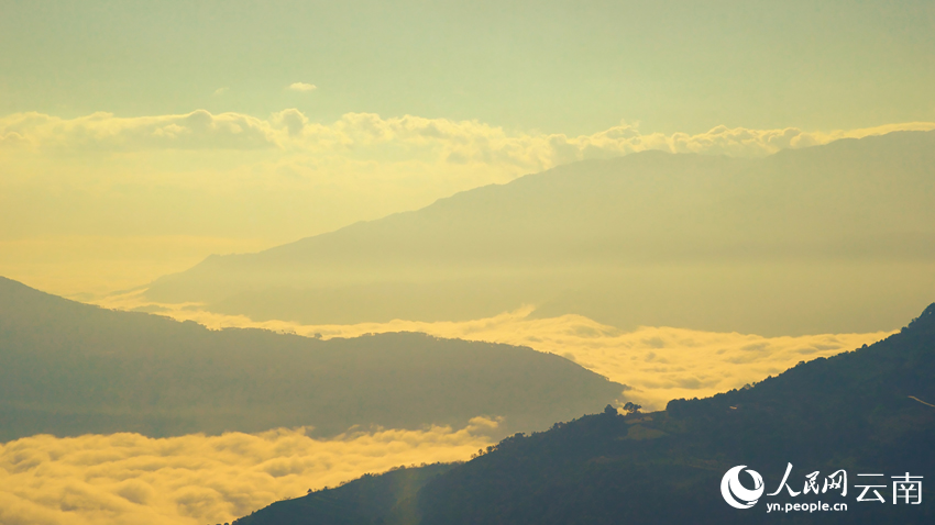 Spectacular sea of clouds in SW China's Yunnan Province