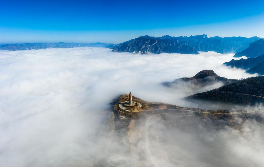 In pics: sea of clouds in N China's Shanxi Province