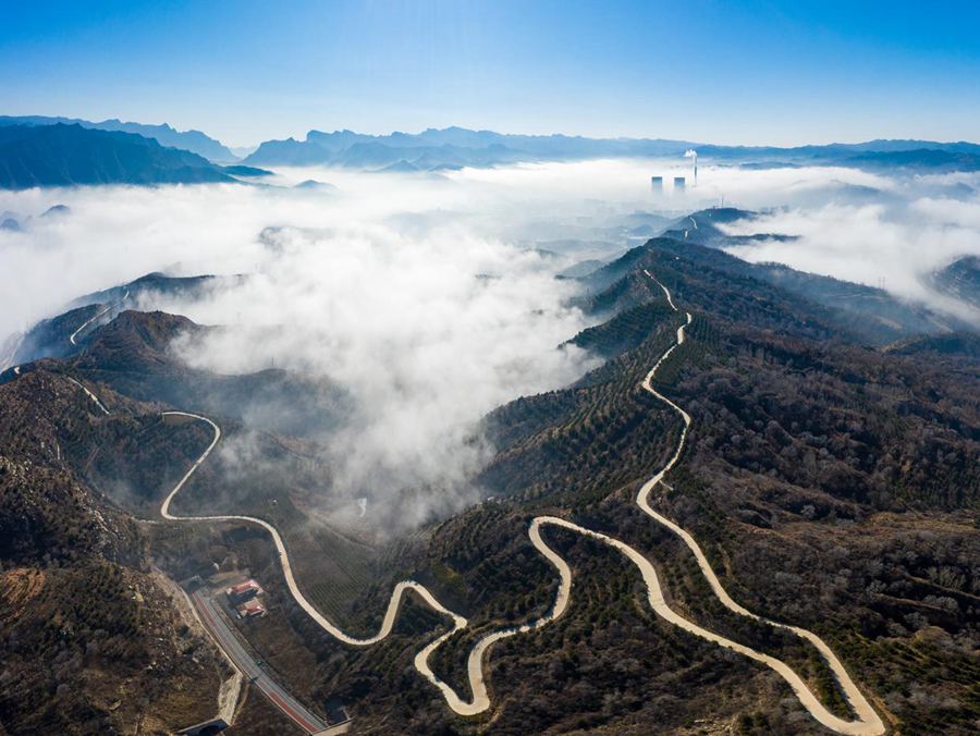 In pics: sea of clouds in N China's Shanxi Province