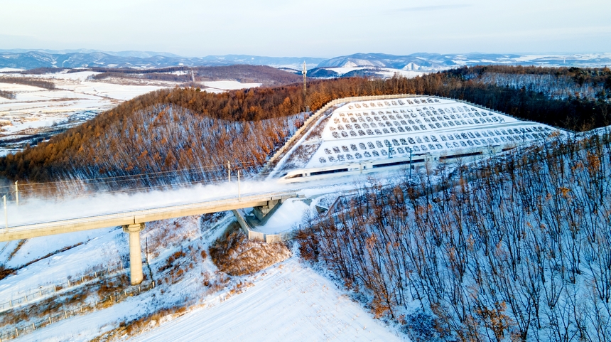 China's easternmost high-speed railway handles over 3.5 million passenger trips in first year of operation