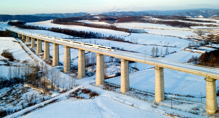 China's easternmost high-speed railway handles over 3.5 million passenger trips in first year of operation