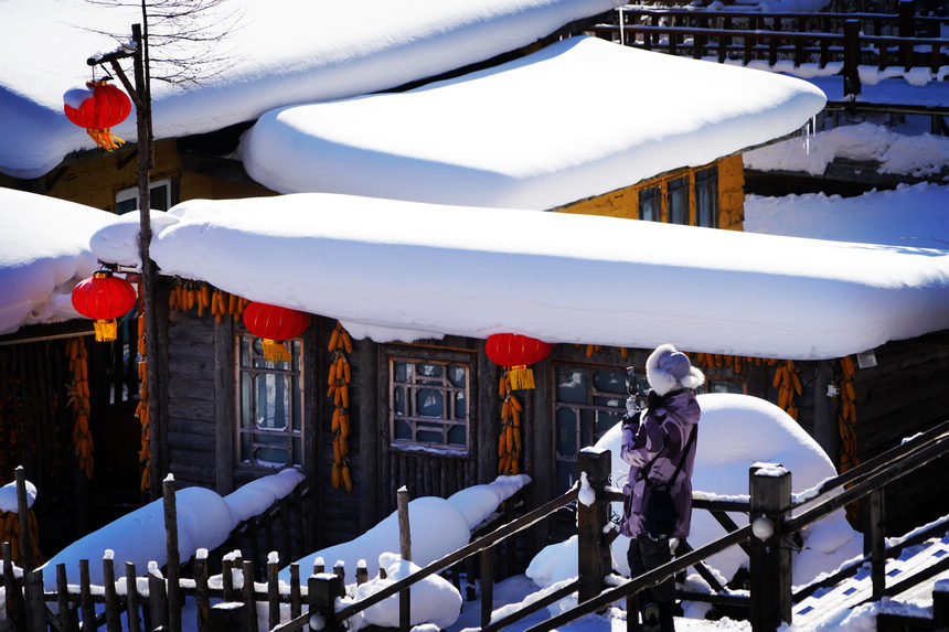 “Snow Town” opens to tourists in NE China’s Heilongjiang