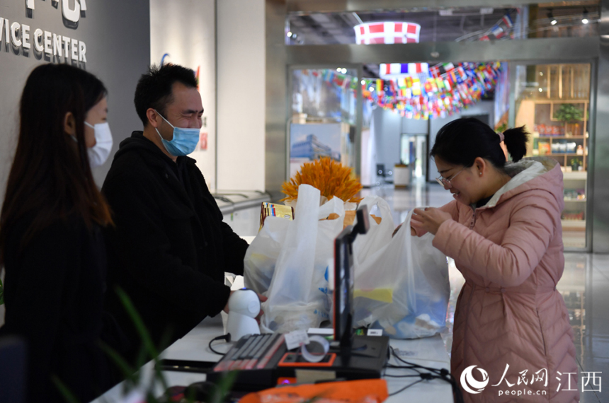 Consumers in Ganzhou of E China’s Jiangxi buy imported goods from over 80 countries, regions