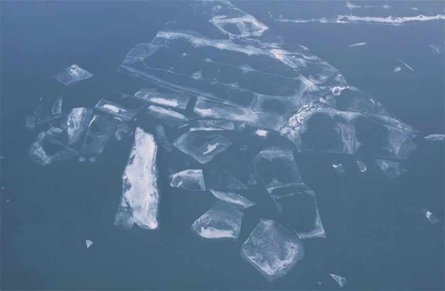 Stunning view of jigsaw-like ice at Bosten Lake, NW China's Xinjiang