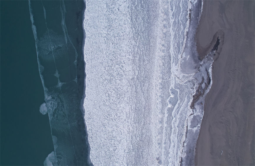 Stunning view of jigsaw-like ice at Bosten Lake, NW China's Xinjiang