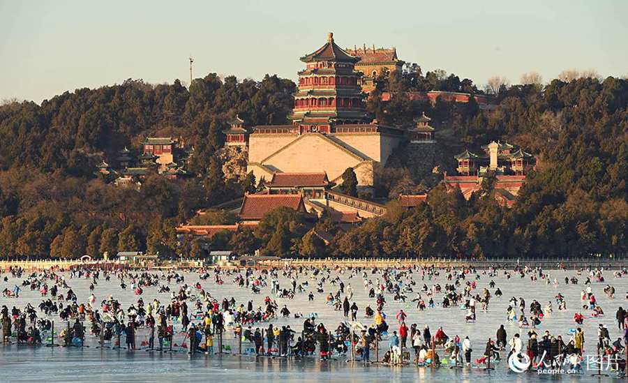 Beijing's largest ice rink opens to visitors