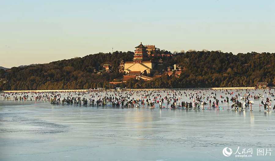 Beijing's largest ice rink opens to visitors