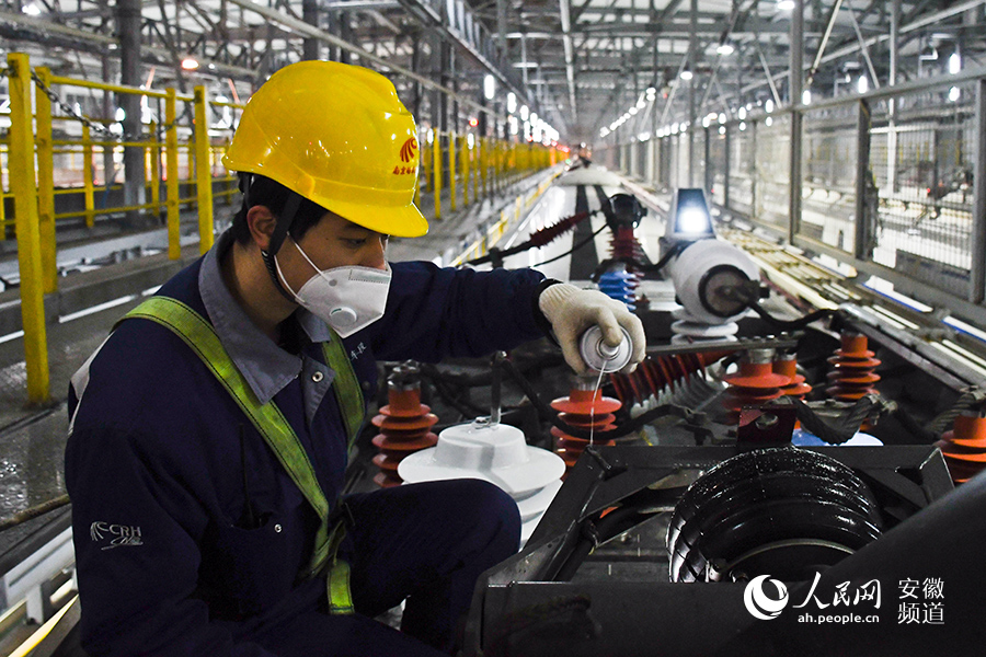 Young maintenance worker checks bullet trains for Spring Festival travel rush