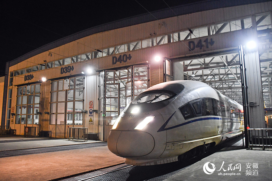 Young maintenance worker checks bullet trains for Spring Festival travel rush