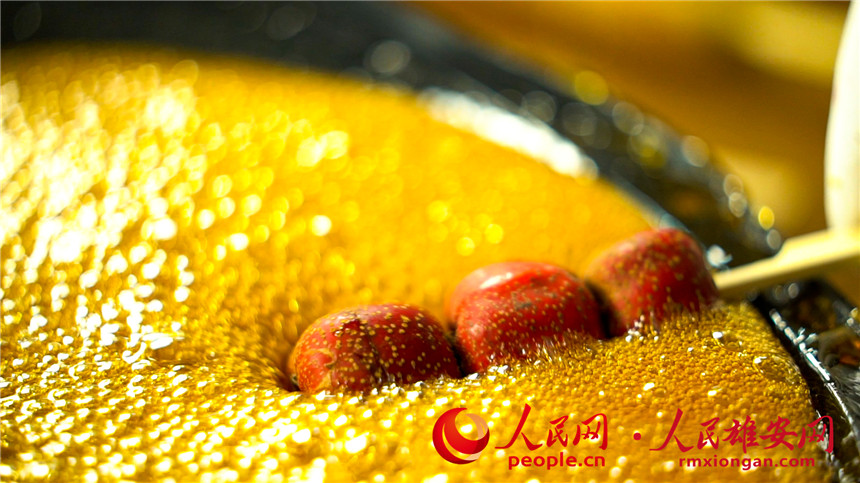 Villagers busy making traditional Chinese candied fruit snacks for upcoming Spring Festival in Xiong'an New Area