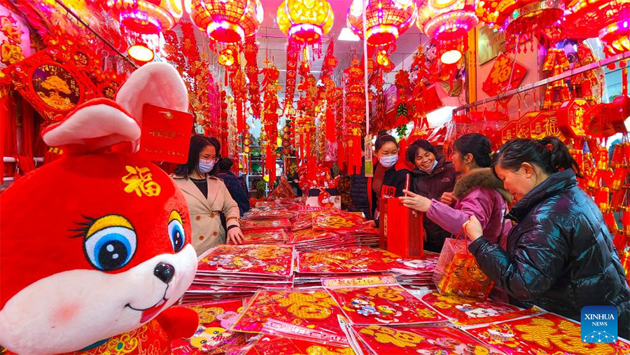 Tourists go shopping and enjoy the festive atmosphere on Yandaixie Street at Houhai, a scenic spot in Beijing on January 12, 2023. Photo: VCG