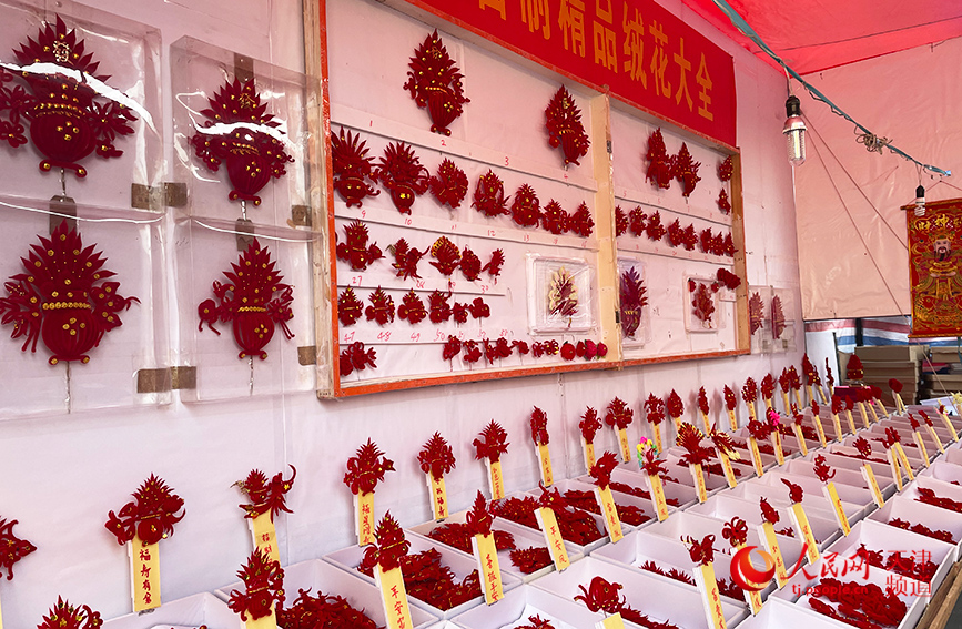 In pics: Commercial street in N China's Tianjin immersed in festive atmosphere 