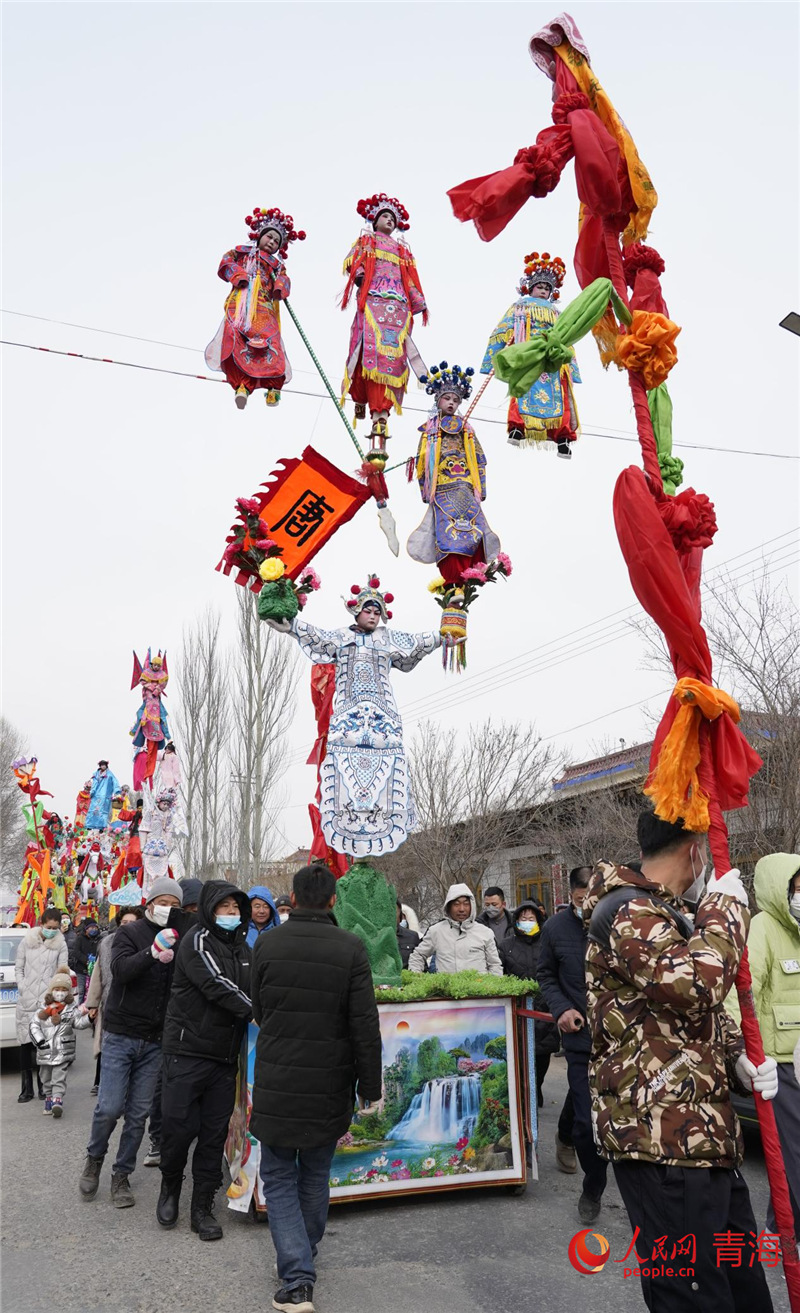 Traditional Taige parade for upcoming Spring Festival held in NW China’s Qinghai