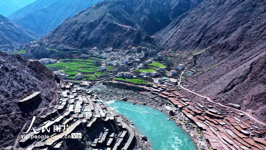 Magnificent scenery of 1,200-year-old salt pans in Qamdo, SW China’s Xizang