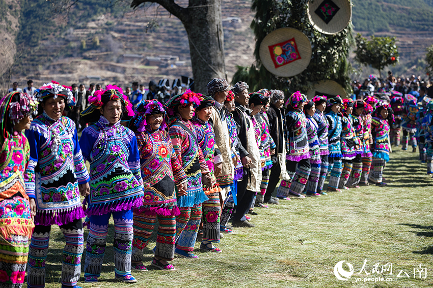 People of Yi ethnic group participate in costume competition festival in SW China’s Yunnan