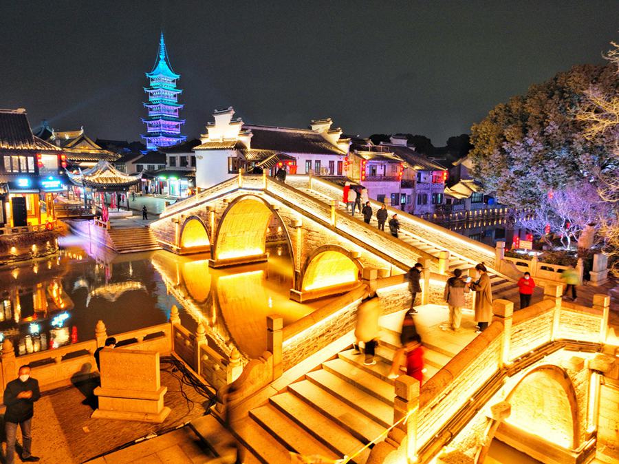 Lighting ceremony attract visitors in ancient town in China’s Jiangsu