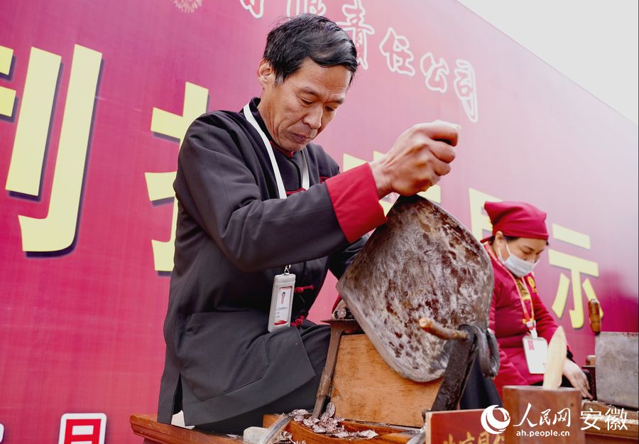 Ceremony marks the opening of Chinese medicinal herbs market in E China's Anhui