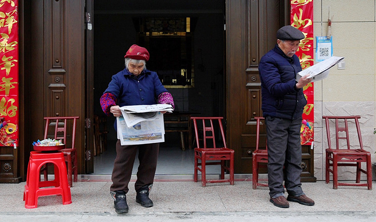 Postman spends 16 years making mountain deliveries in central China's Hunan