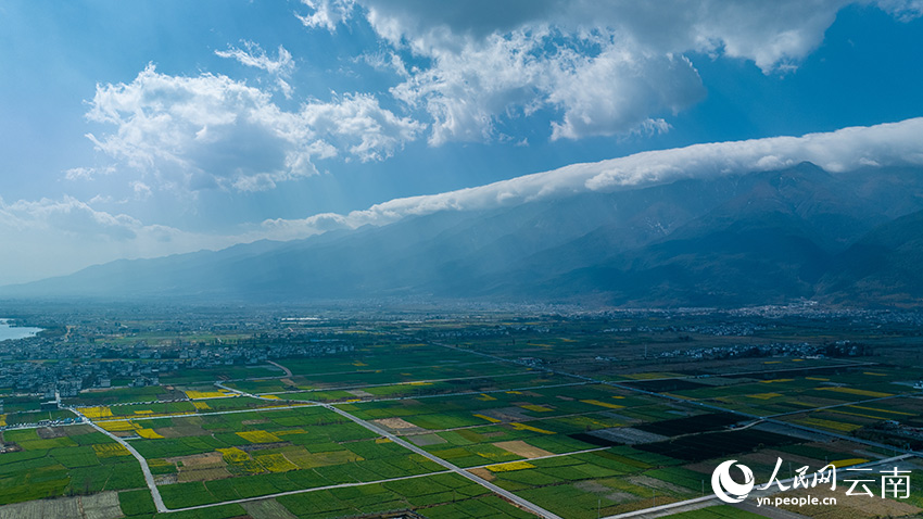 Magnificent scenery of cloud-clad Cangshan Mountain in SW China's Yunnan