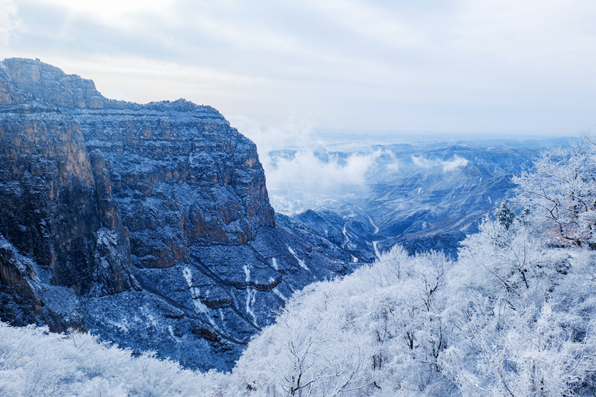 Gorgeous rime scenery of Yuntai Mountain in C China's Henan