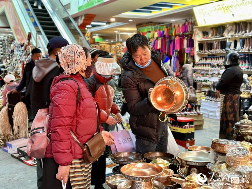 In pics: Tibetans buy specialties to celebrate New Year in Lhasa