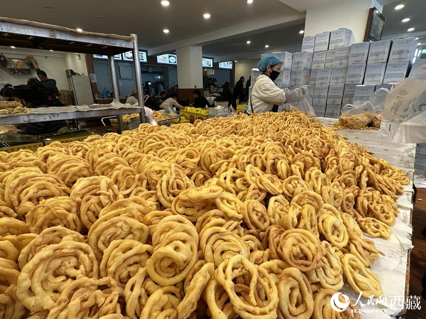 In pics: Tibetans buy specialties to celebrate New Year in Lhasa