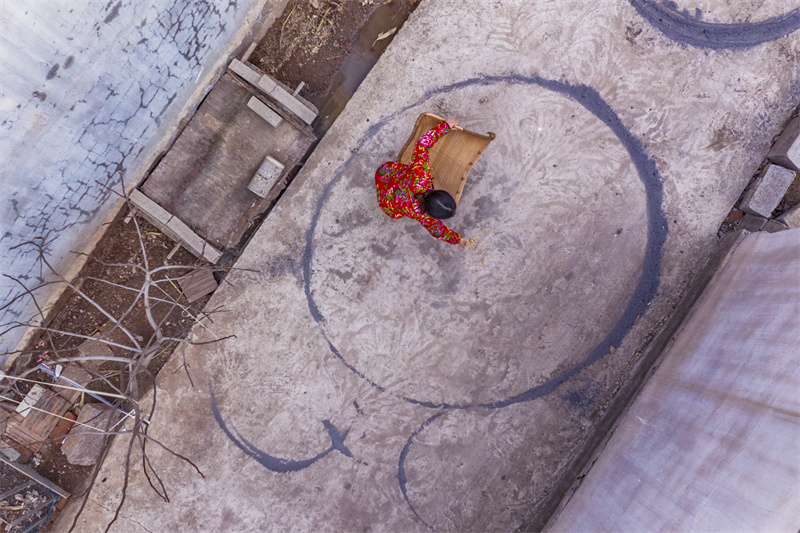 A sweet way for villagers in E. China's Rizhao to wish for happiness in the new year