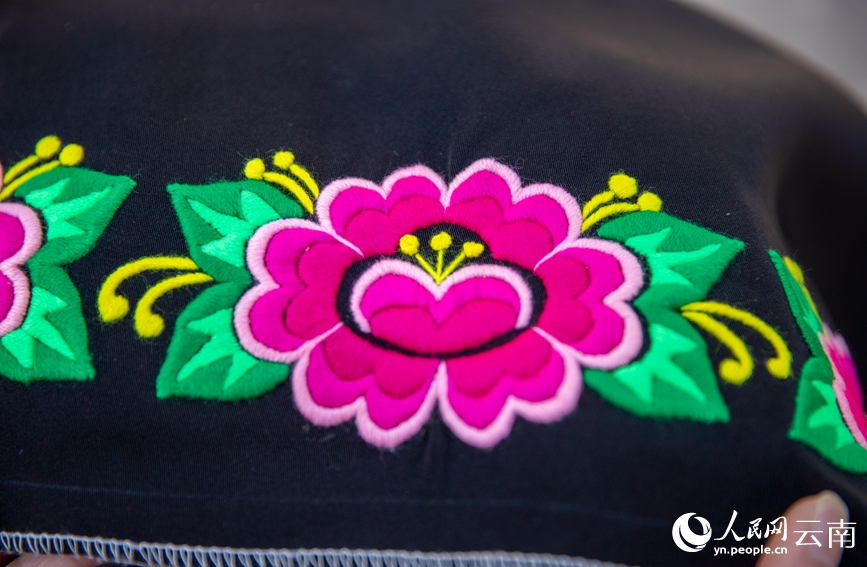 Yi embroidery in SW China’s Yunnan prospers