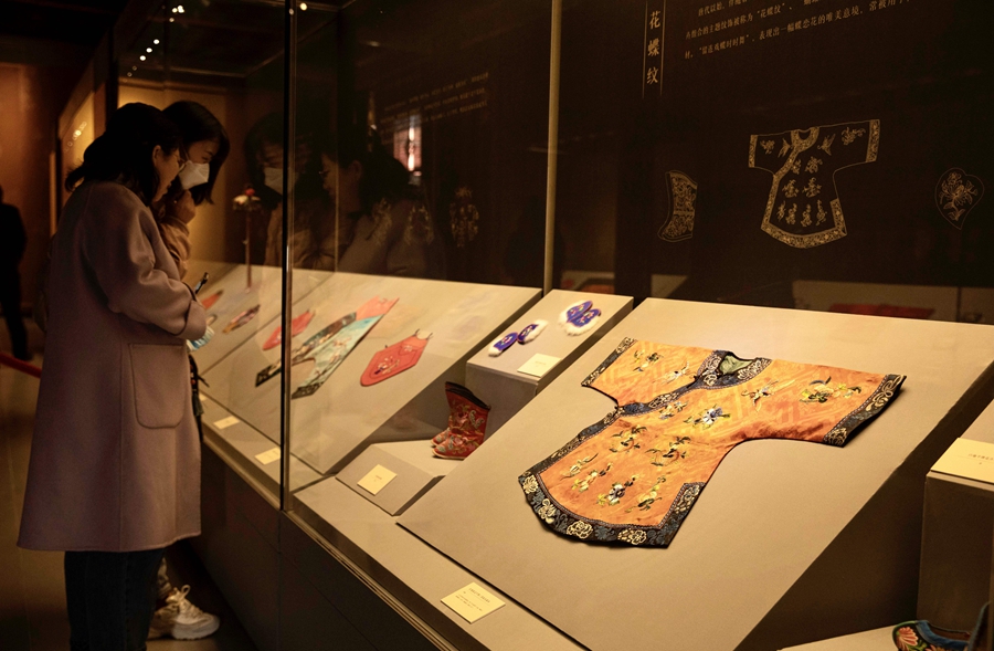 Traditional children's wear on display at Shanxi museum