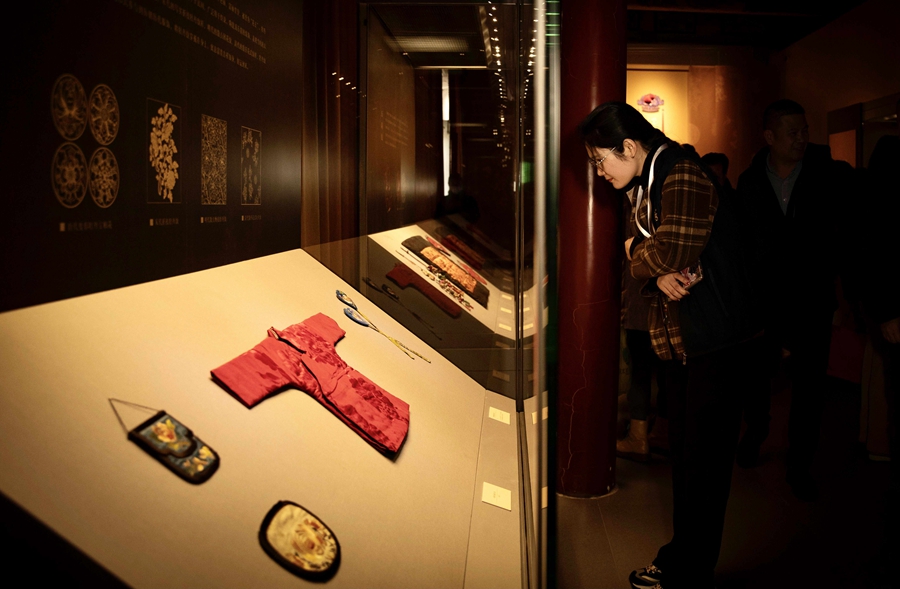 Traditional children's wear on display at Shanxi museum