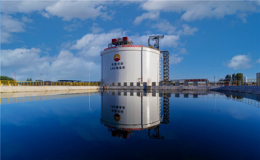 World's first onshore membrane full containment LNG storage tank begins service in China