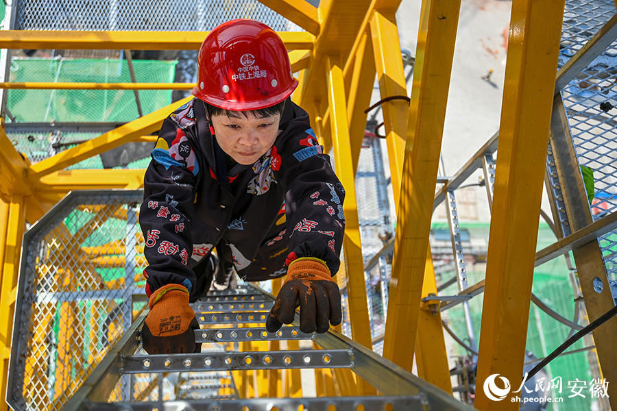 In pics: Female workers at a construction site in E China's Anhui