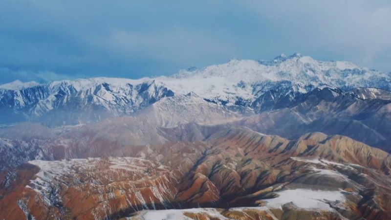 Discover the unique beauty of Tomur Peak in Xinjiang