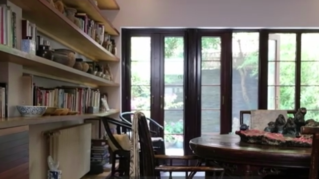 Briton finds comfort in arty abode, architectural simplicity