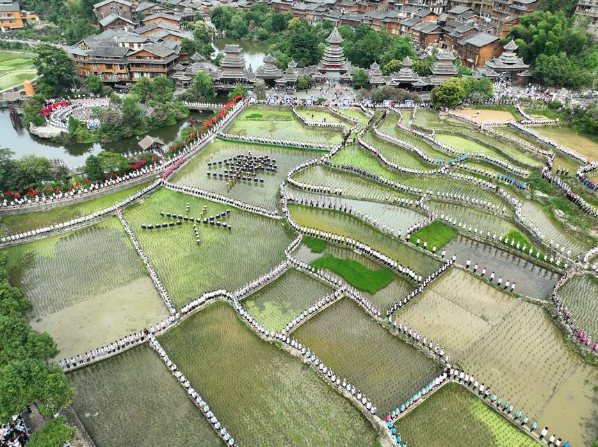 Thousands revel in Grand Song of Dong in SW China's Guizhou