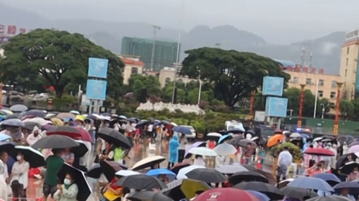 40 tons of fruit offered for free in Yunnan