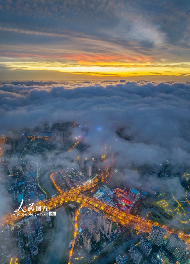 Stunning views of sea of clouds over Hefei, E China's Anhui