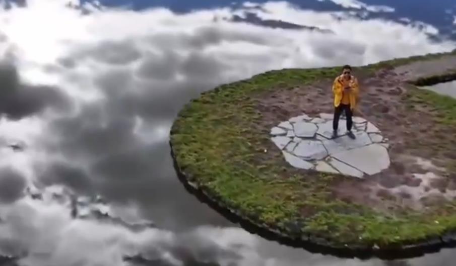 Optical illusion: Reflections create 'floating island' in Southwest China