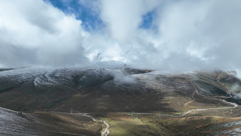 Spectacular views emerge after snowfall at Baima Snow Mountain