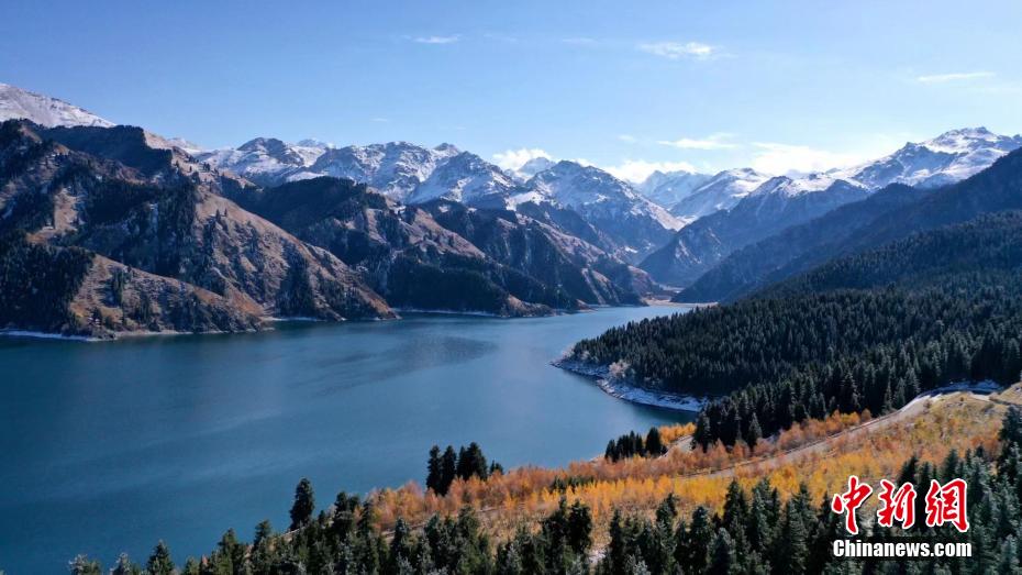 Tianchi Lake in NW China's Xinjiang offers its best autumn views of the year