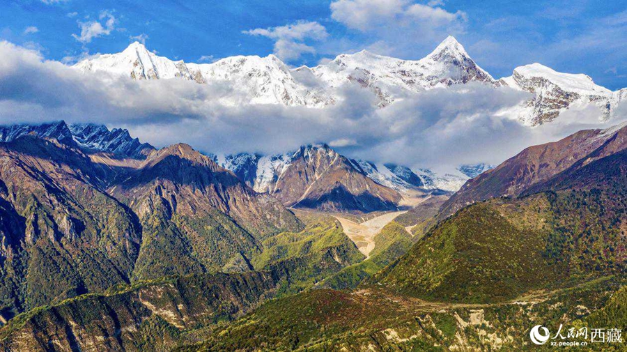 Spectacular landscapes along Xizang section of China's longest national highway