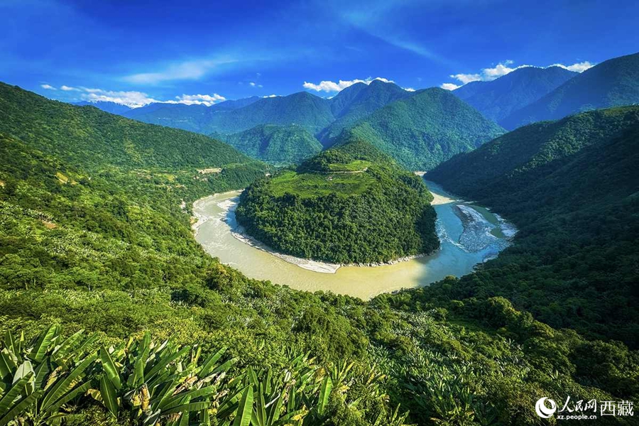 Spectacular landscapes along Xizang section of China's longest national highway