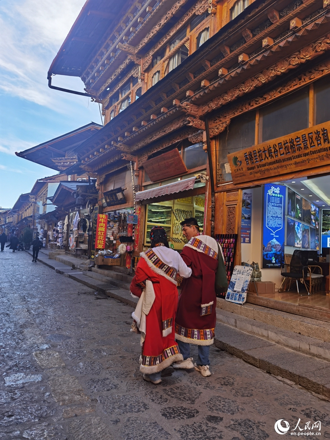 Exploring the ancient town of Dukezong in Shangri-La