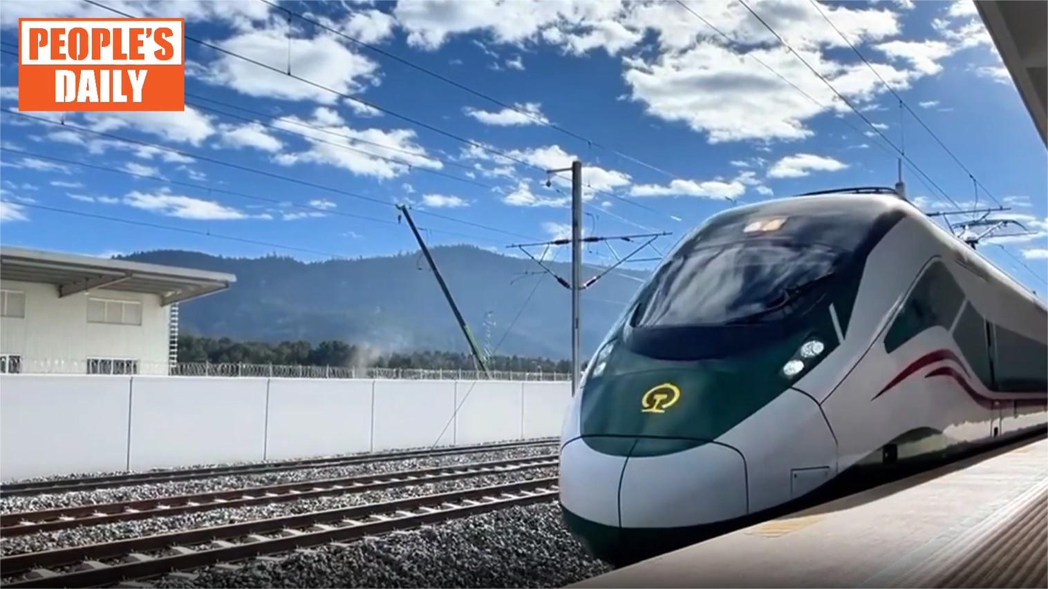 Snow-capped serenity: Unveiling the majestic Lijiang-Shangri-La Railway