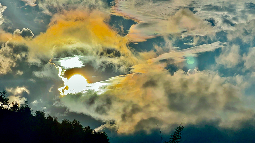 Dynamic rainbow clouds captured in Ning'er, SW China's Yunnan