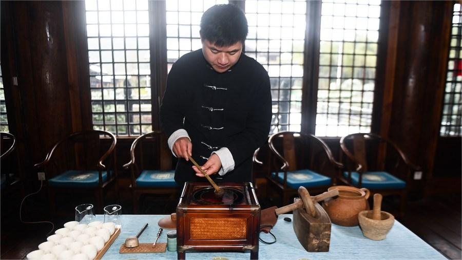 Trending in China | 'Stove-boiled' tea steeped in new interest