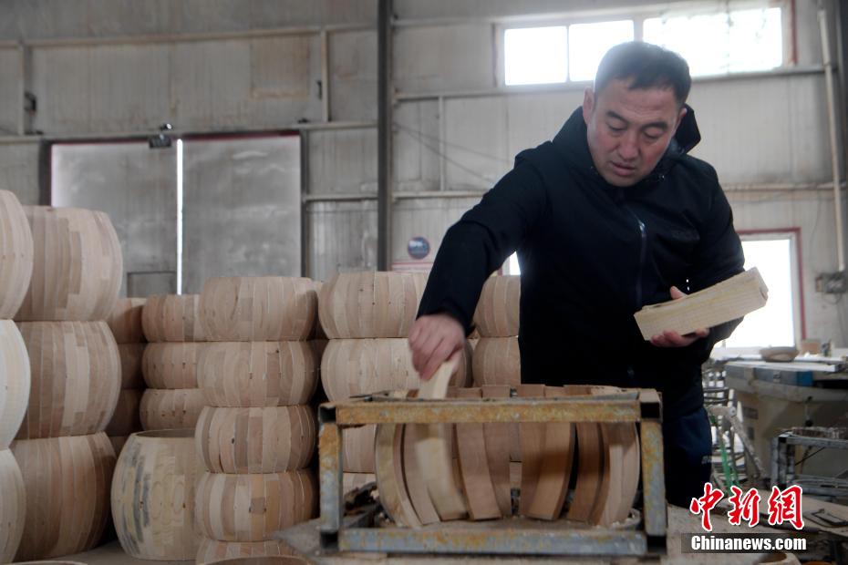 Master of Chinese drums spreads his craft to the world