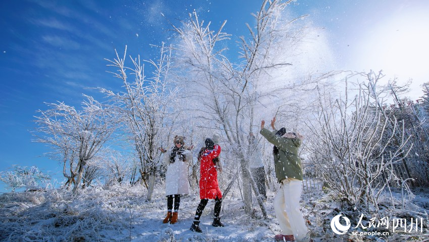 Bashan Grand Canyon in SW China's Sichuan blanketed in snow