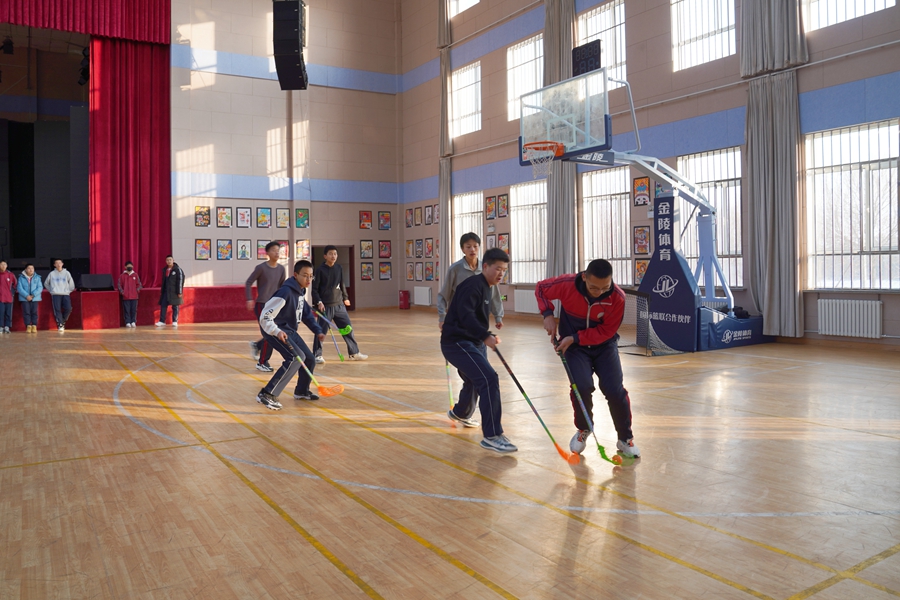 Students embrace winter sports in Ulanqab, north China's Inner Mongolia